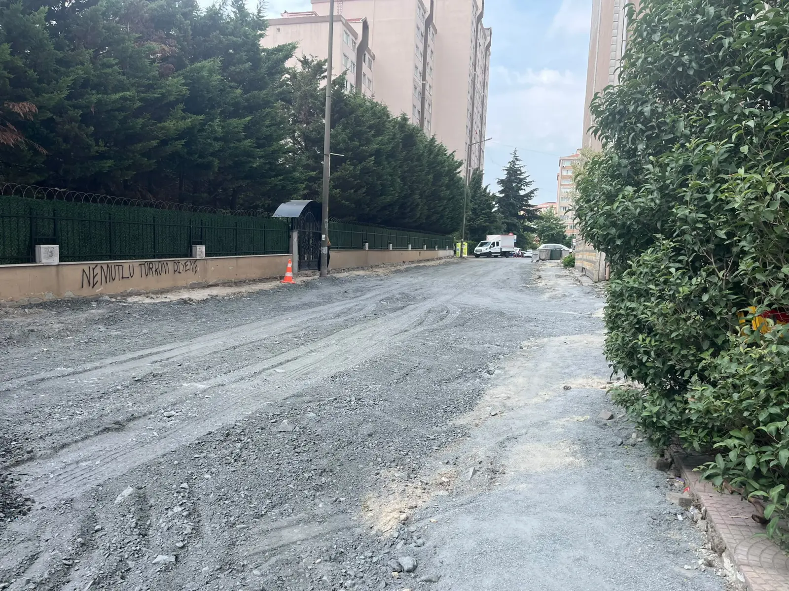 Beylikdüzü Belediyesi Fen İşleri Müdürlüğü Tarafından Bölge Geneli Beton Kaldırım Çevre Düzenlemesi ve Müteferrik Asfalt Yapım İşleri - 3