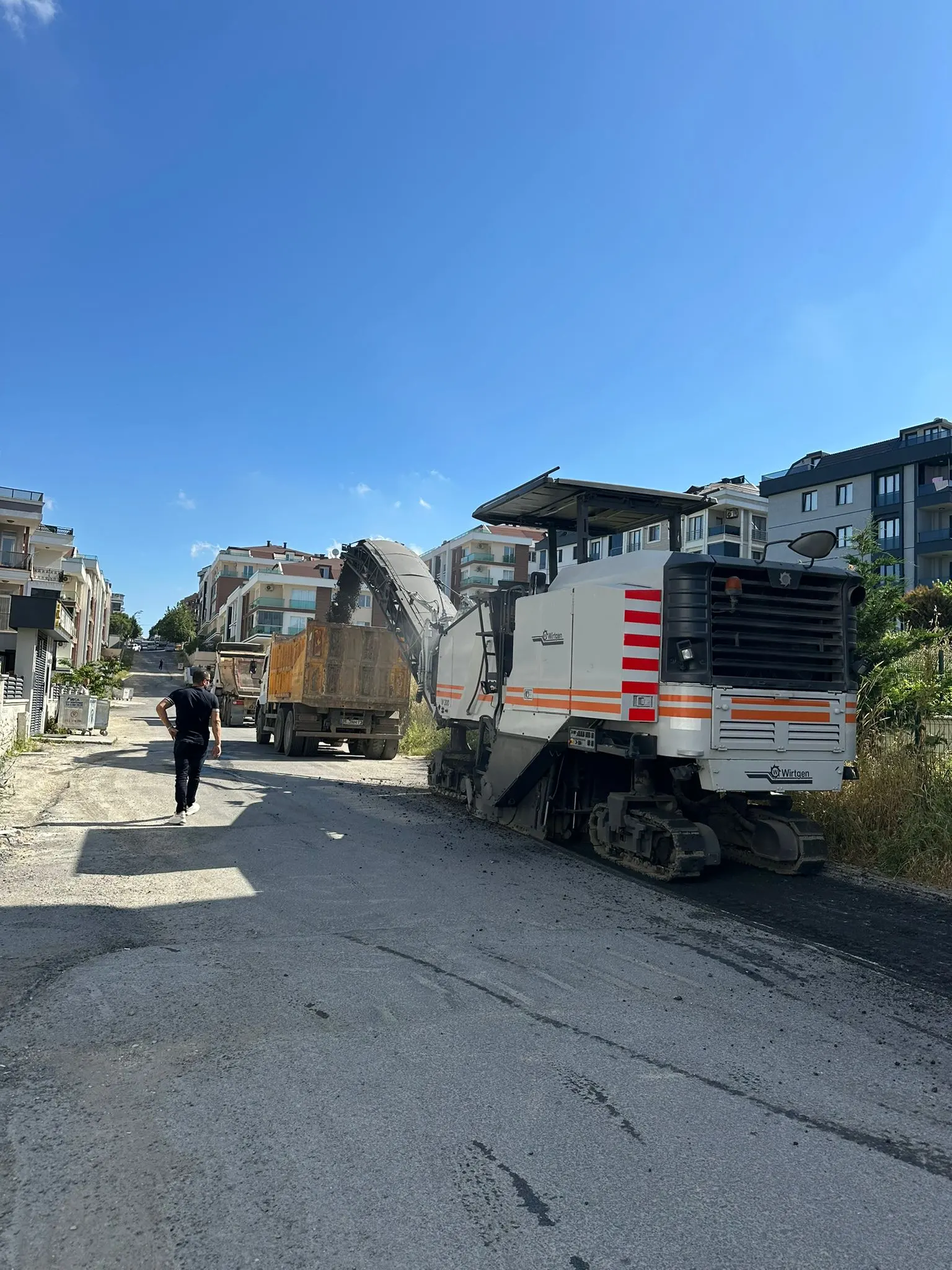Beylikdüzü Belediyesi Fen İşleri Müdürlüğü Tarafından Bölge Geneli Beton Kaldırım Çevre Düzenlemesi ve Müteferrik Asfalt Yapım İşleri - 4