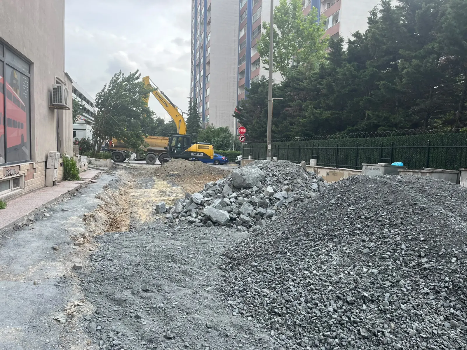 Beylikdüzü Belediyesi Fen İşleri Müdürlüğü Tarafından Bölge Geneli Beton Kaldırım Çevre Düzenlemesi ve Müteferrik Asfalt Yapım İşleri - 10
